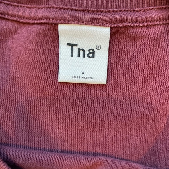 Aritzia TNA maroon cotton short sleeve Tee shirt,‎ crew neck, oversized small - Picture 3 of 8